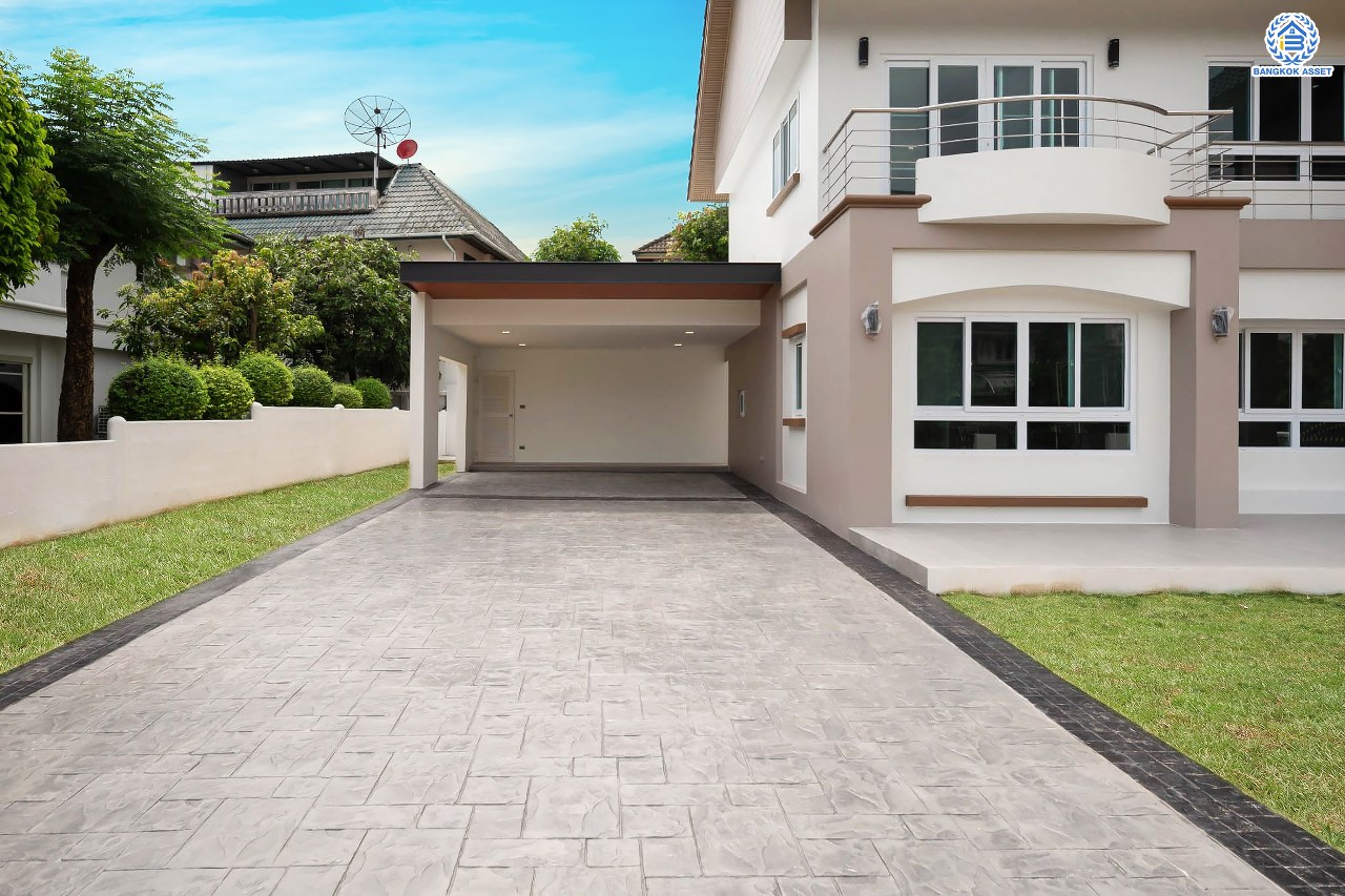 บ้านมือสองตกแต่งใหม่ ม.ศุภาลัย ออร์คิดปาร์ค1 บางแค ดีไซน์หรูหรา เนื้อที่ 117.7 ตร.ว. ฟังก์ชัน 4 ห้องนอน 4 ห้องน้ำ 1 ห้องแม่บ้าน จอดรถได้ 4 คัน บนทำเลเดินทางสะดวก เชื่อมต่อหลายเส้นทาง ใกล้เดอะมอลล์บางแค ทางด่วน "กาญจนาภิเษก" และรถไฟฟ้าสายสีน้ำเงิน "สถานีภาษีเจริญ"